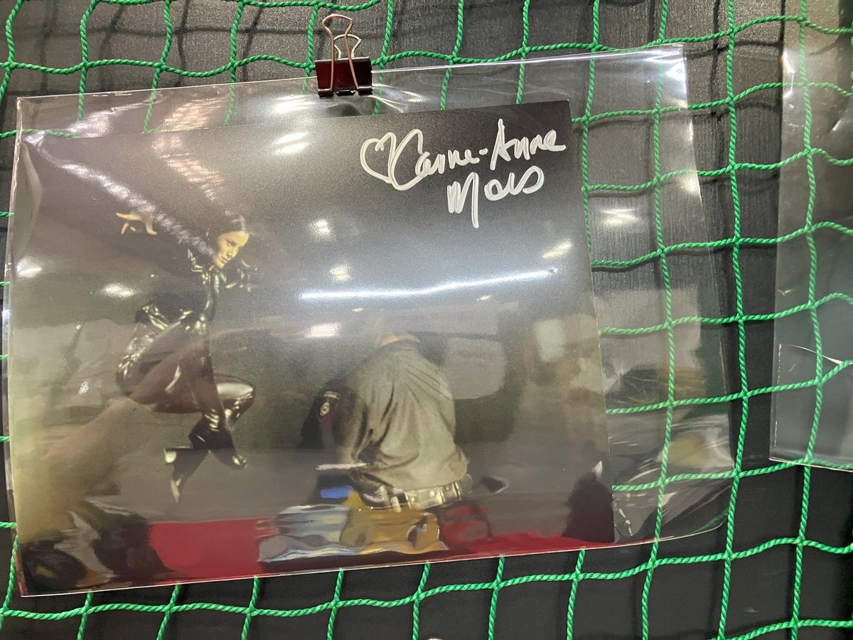 現在公開中の映画『#ウィキッド』にてエルファバの妹ネッサローズを演じたのマリッサ・ボーデ氏や、映画『#マトリックス』シリーズのトリニティ役でおなじみキャリー＝アン・モス氏のポートレートも発見👀
これは要注目では...⁉️

#OCC2025 
#大阪コミコン2025