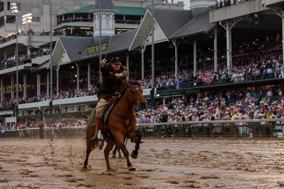 CHARGE! The Commanding General's Mounted Color Guard led the way to another first for America's First Division! The Cavalry Charge is as time honored as the Kentucky Derby where the #BigRedOne presented the colors and gave the crowd a show!
#Army250 #thiswelldefend