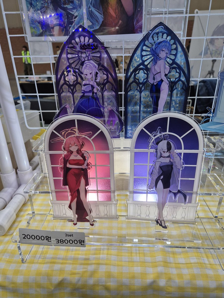 오늘은 조명을 켜봤어용