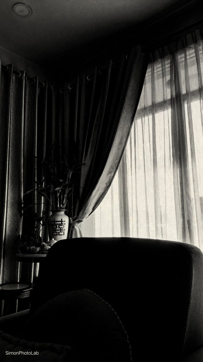 At home, Sunny Sunday.
#blackandwhite  
#bnw  
#monochrome  
#instablackandwhite  
#bw_photooftheday  
#bw_society  
#bw_crew  
#bwwednesday  
#insta_pick_bw  
#bwstyleoftheday  
#monotone  
#monochromatic  
#fineart_photobw