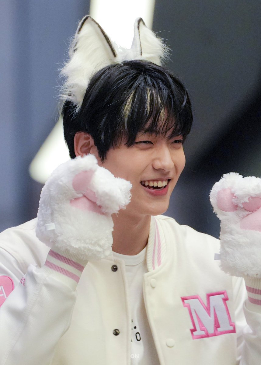 pupbini's tweet photo. 250503 🐱

#수빈 #SOOBIN #スビン #TXT #TOMORROW_X_TOGETHER https://t.co/wsCfcEsczM