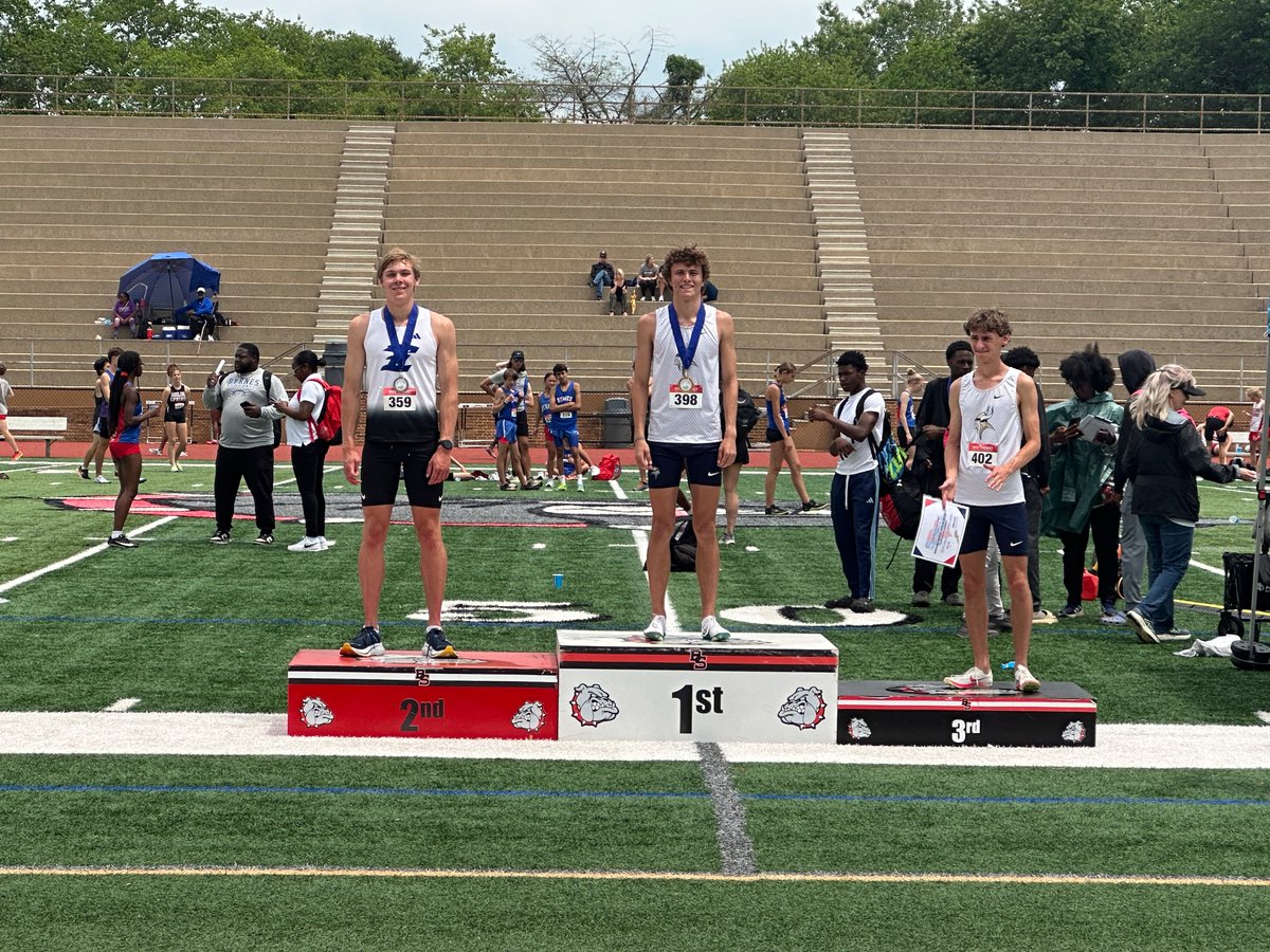 AREaton's tweet image. A great day at the track! 💙💛