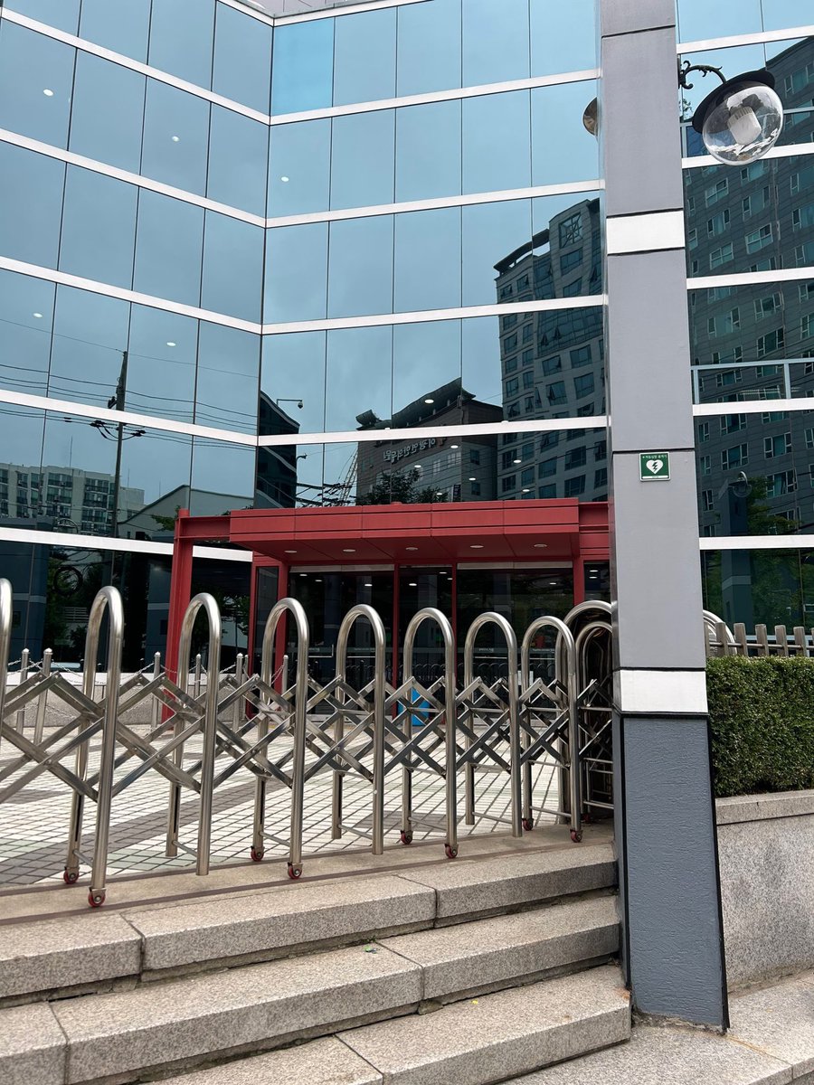 [Notice] 25.05.04 N.Flying 이승협 SBS 인기가요 (사전녹화) 인원 체크가 오전 10시 15분부터 시작됩니다! N.Fia 여러분은 SBS 등촌동 공개홀 앞으로 모여 인원 체크 5분 전에 본인 번호에 맞게 줄을 서주세요 :) 

#NFlying #엔플라잉 #이승협 #LeeSeungHyub #사계의봄 #서태양