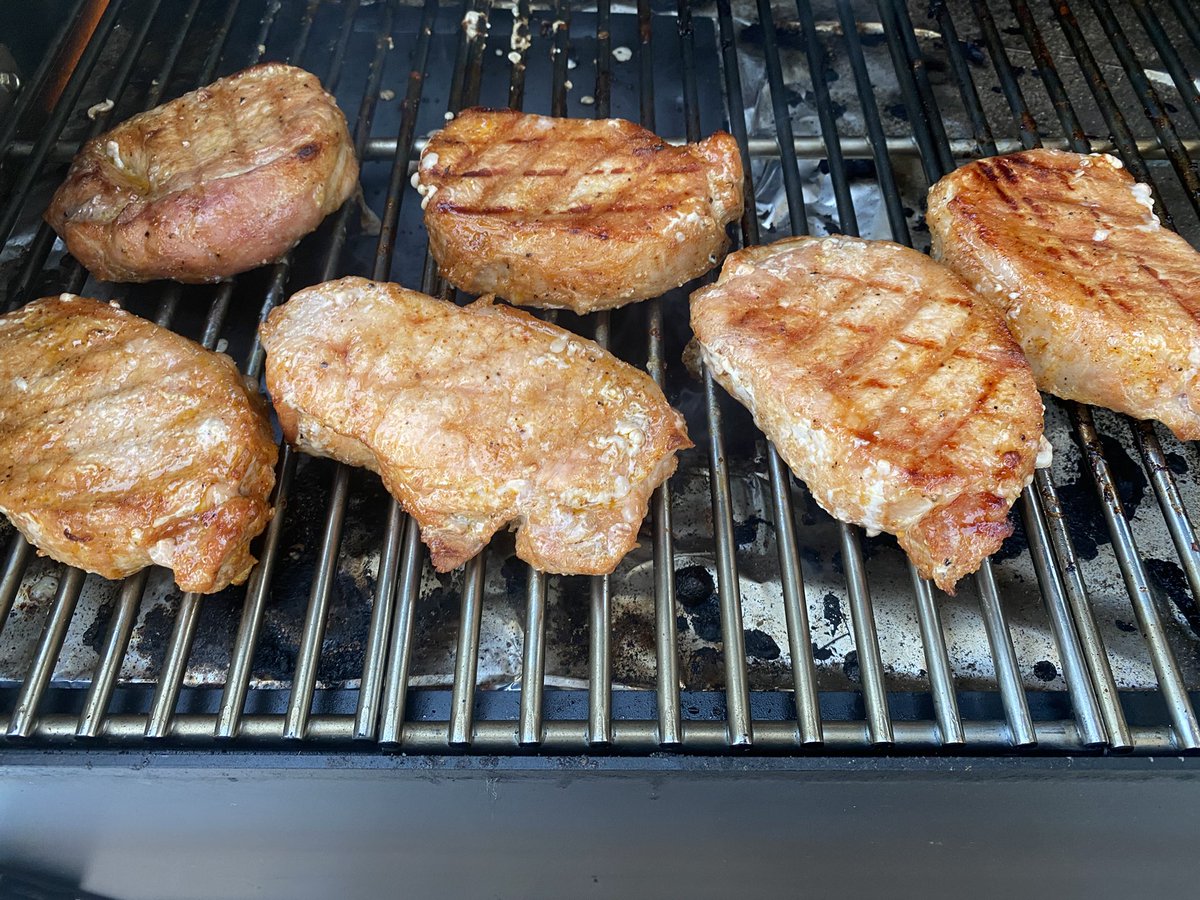 bjizzle56's tweet image. Chops it is... #Yoder #BBQ #Smoker #Grill