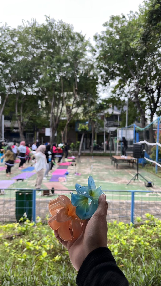 WearRosea's tweet photo. Pagii! buat kalian yang di daerah Jakarta Utara dan sekitarnya, pagi ini Minros lagi ada di RPTRA Walang Baru ya~ sekalian #poundfit bareng yuk! 🥰 https://t.co/VTNV09O49k