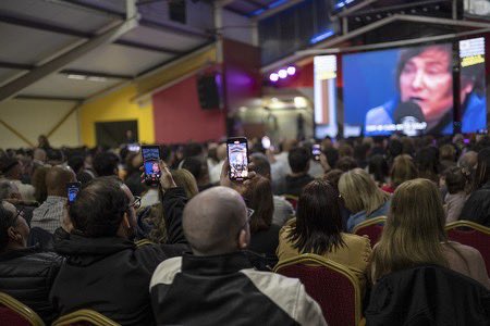 ÉXITO TOTAL LA DERECHA FEST 🇺🇾

📍Locación financiada con el gasto tributario del Estado y beneficios impositivos. Es decir, con la tuya.

🏛️ Dirigentes libertarios que vienen a destruir un Estado del que viven.

👶 Niños uniformados llevados por su escuela a un acto partidario
