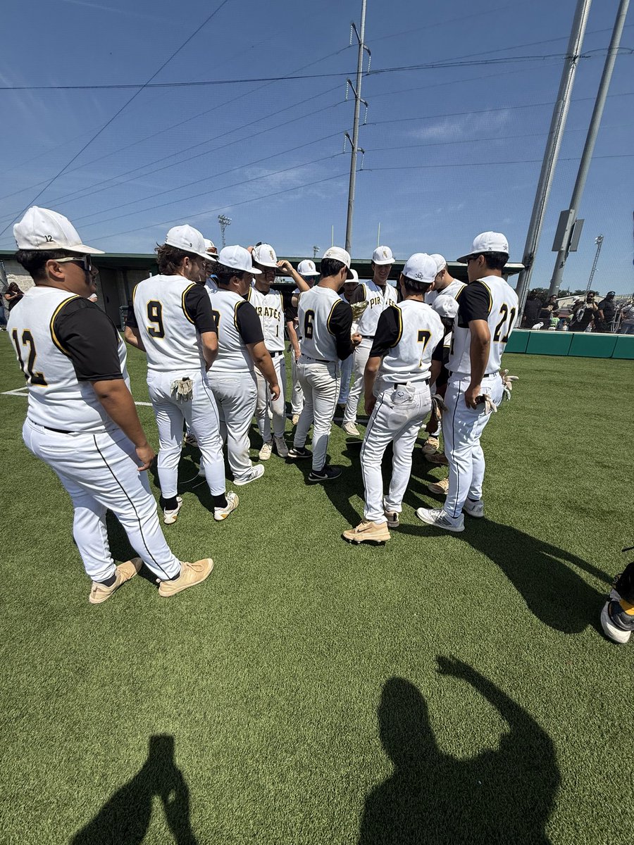 Lori Wilson🖤☠️💛 tweet media