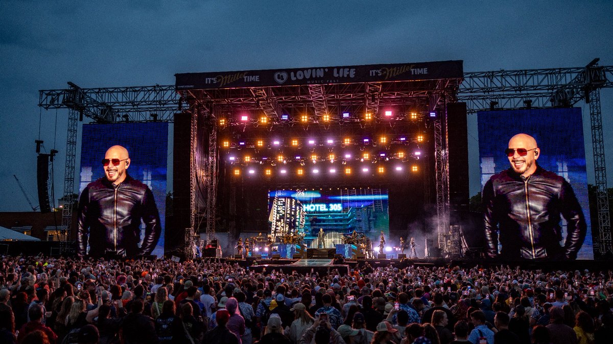 We truly had the Time Of Our Lives tonight with <a href="/pitbull/">Pitbull</a> 😎🙌