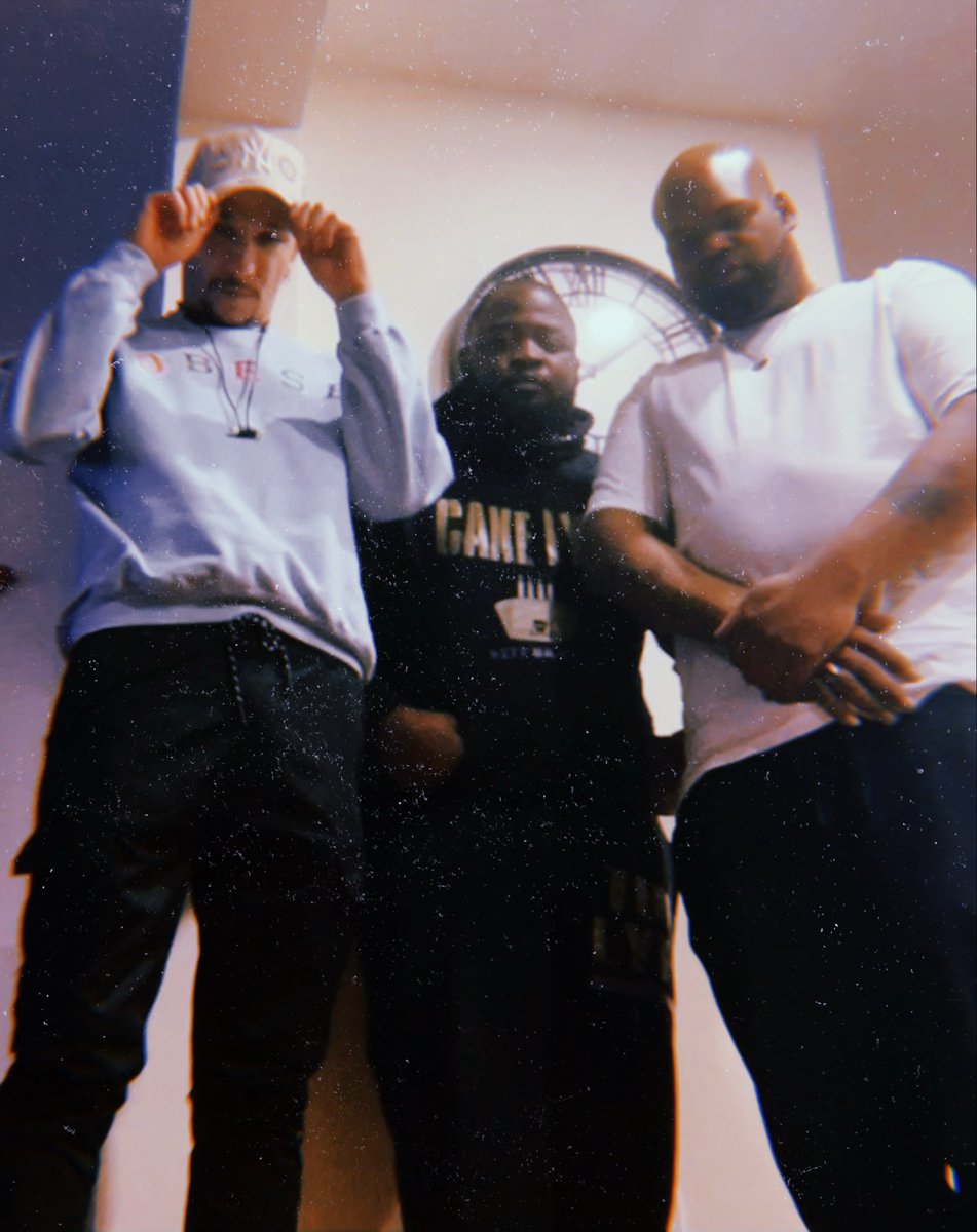 borntocrip's tweet image. Might as well call us the blue man group