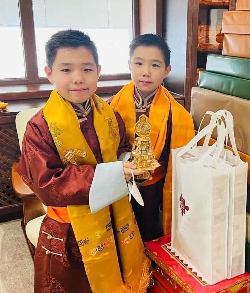 Монголын бурхан шашны тэргүүн Аравдугаар богд Жавзүндамба хутагтын маань лагшин мэндэлсэн энэхүү билэгт сайхан өдрийн мэндийг хүргэе ээ. 
Тунгалаг сайхан Богддоо зуу насалж, зургаадай таяг тулахын ерөөл өргөе ❤️❤️❤️
Билгүүн их эрдэм нь цацран гийж яваг ээ🙏🙏🙏