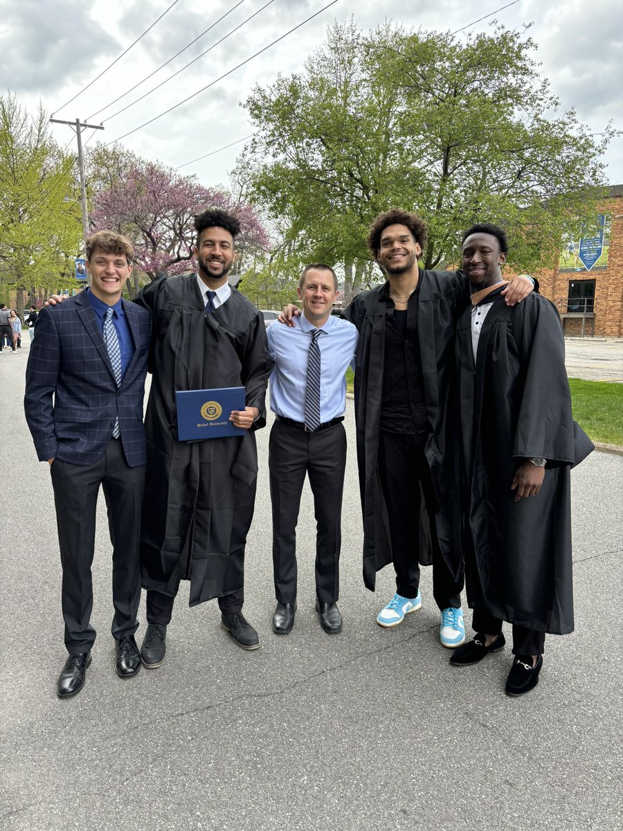 Congrats to our guy Preston Phillips on earning his MBA from Bethel University after graduating from Evansville in 2 years!
His future is bright as he heads to Pepperdine for an additional graduate year and to play in the West Coast Confernce for Coach Ed Schilling!
BoscoFam