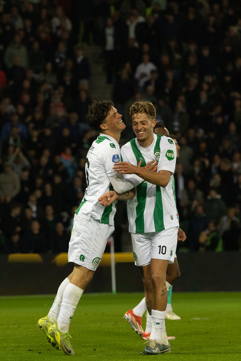 fcgroningen's tweet photo. En toen veegde Thom hem in de verre hoek! 💫
#GRORKC https://t.co/jkaiD0iQd5