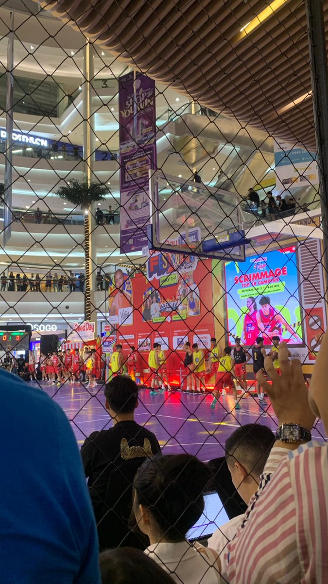 seru banget nonton dbl all-star di Kopi Good Day DBL Camp  , apalagi para pemain banyak yang pakai sepatu familiar, ternyata itu sepatu dbl yang baru loh, keren deh 
#DBLFest