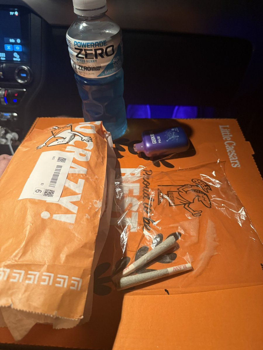 mrhoony435's tweet photo. helluva saturday night ahead #expand #bust https://t.co/kPqEzVgfzE