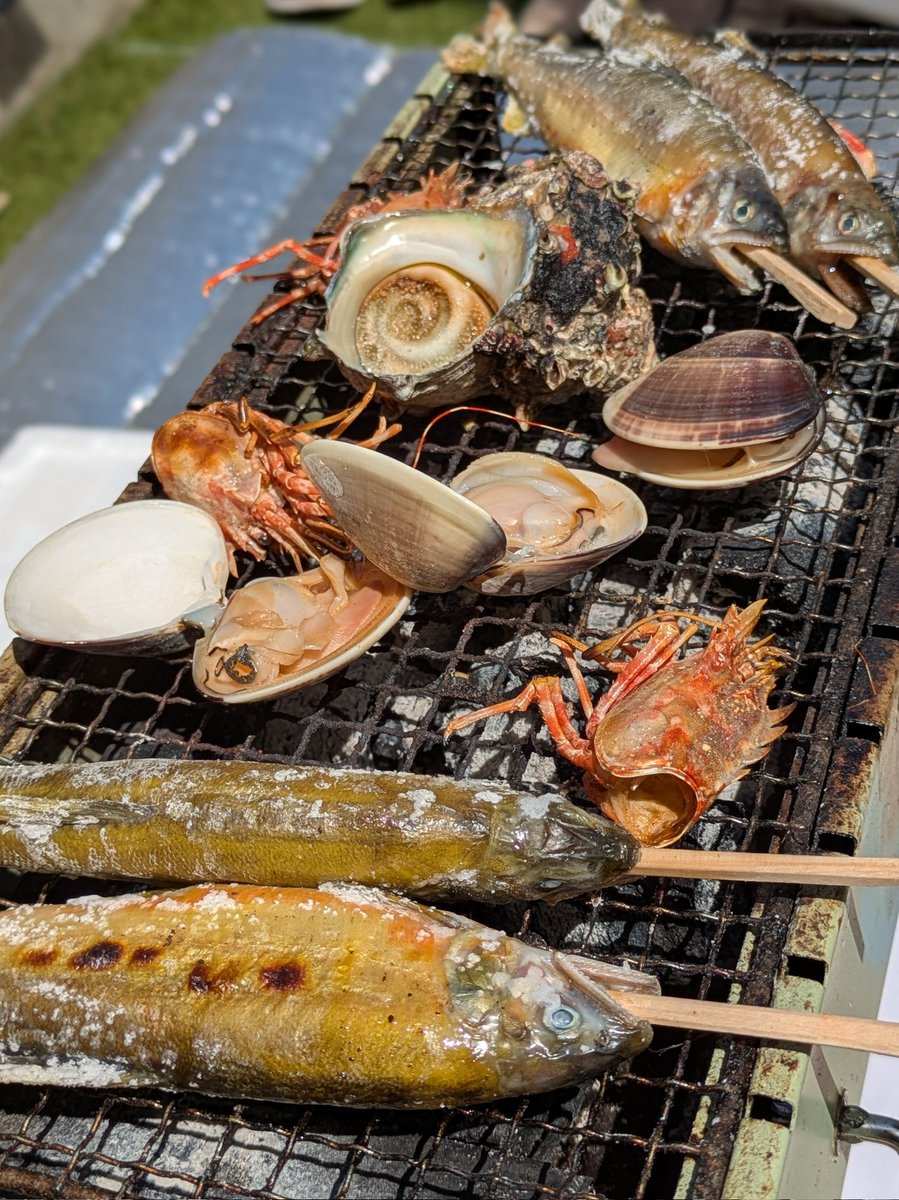 連休初日は飲み友さん宅お庭で海鮮バーベキュー🍻
天気も良く、お昼から夜まで最高でした🥳