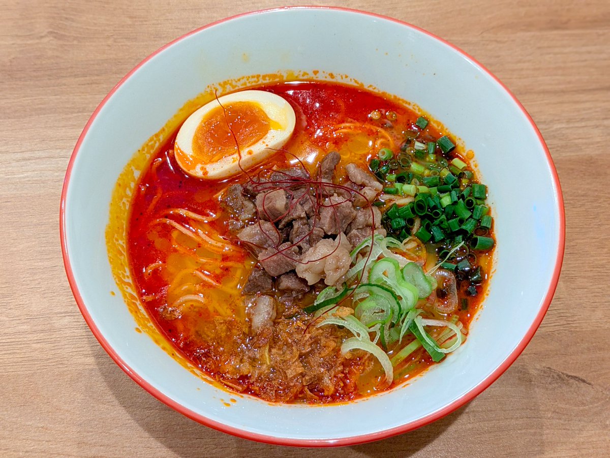 joycooonote's tweet photo. 大久保駅前に4/29OPENしたMB Halal Wagyu Ramenへ🏃‍♀️和牛スパイシーラーメンをいただきました🍜見た目辛そうだけど意外と辛くなくて美味✨スープまで完飲してしまいました。ラーメン以外にインドネシア料理、ABフライ、ウズベキスタンノン、キムチがあるのが面白かった🐥
https://t.co/GgbjpdGhMA https://t.co/SrxbaiAPOw