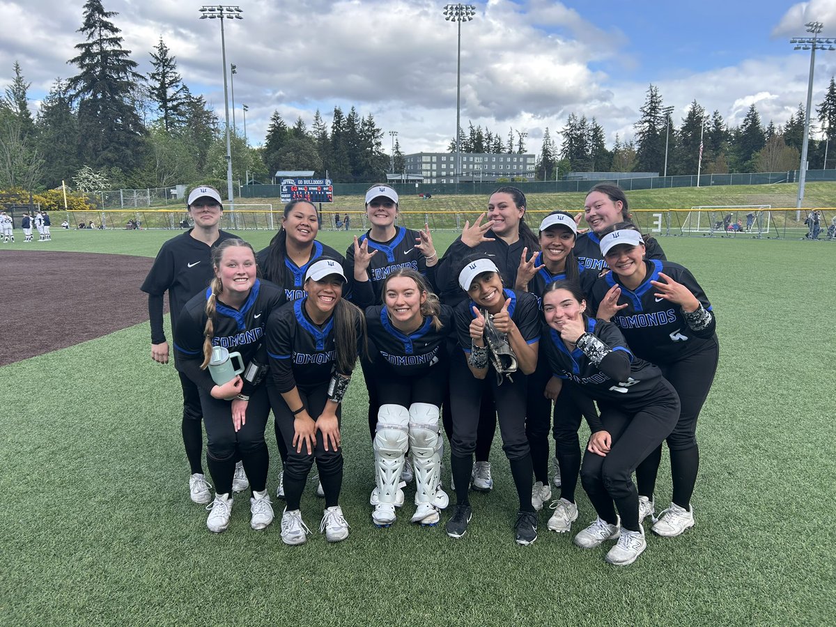 EdmondsTritons's tweet image. 🔱🥎 Softball gets the sweep at Bellevue today!

Gm 1 (6-3) box score: edmondstritons.com/sports/sball/2…

Gm 2 (14-4, 5 inn.) box score: edmondstritons.com/sports/sball/2…

Complete games for Bella Carazo &amp;amp; Emersyn Bakker in the circle; the offense produced 28 hits on the day.

#ETO