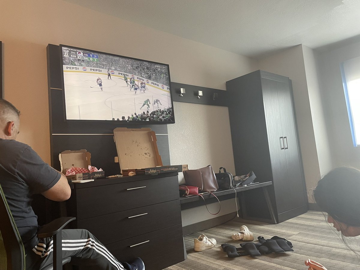 SusanRossini's tweet image. Sorry, not sorry. NOT syncing my @SIRIUSXM with the TV feed. Thank you for making me a hero on the Manson goal @ConorMcGahey while we're 'dining' on dinner at my kiddo's college town. 
#pizza #CollegeMove