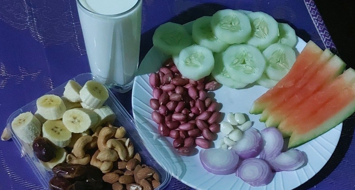 ItsMrHealth's tweet image. SUNDAY... AFYA TIPS  SHARE FOR EACH OTHER....🩺

Maziwa 🥛→ Hamu ya Tendo la ndoa, (Libido)

Strobel 🍓 → Mmeng’enyo wa chakula (bowel health)

Apple 🍎 → Kupunguza uzito (weight loss)

Almonds &amp;amp; Karanga 🥜 → Testosterone.

Vitunguu saumu 🧄 → Sumu mwilini (Detox)

Maji💦 →…
