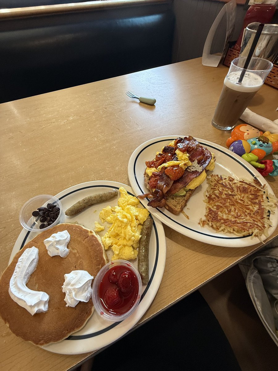 luvkayyyb's tweet photo. A week in my life 

Me, new bedding, coffee, mommy son IHop date 🤍 https://t.co/t5Lq0uPZxW