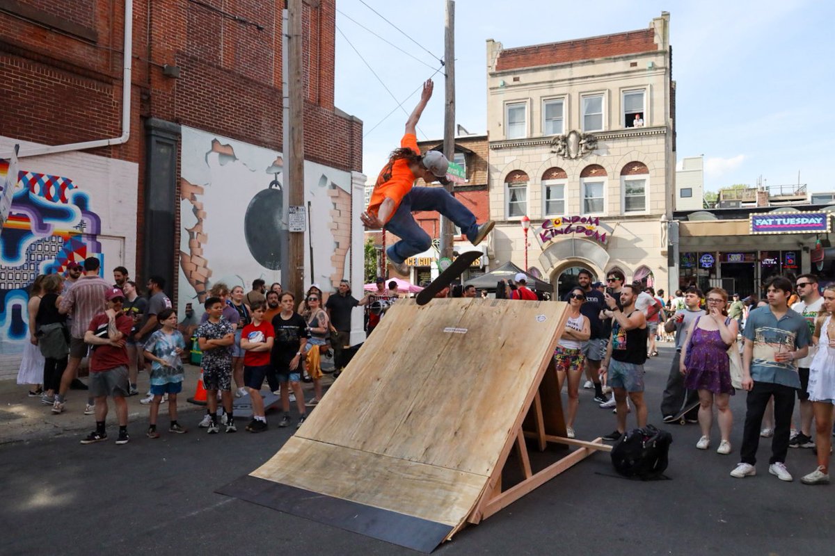 Starting at Rittenhouse Square and ending on South Street on this first Saturday in May! Happy weekend, Philly!