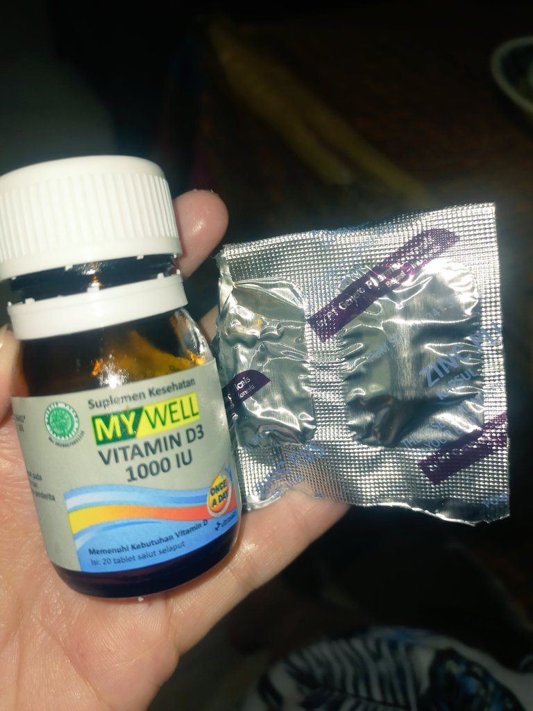 choconutpie's tweet photo. Eksim flare up sebagai bentuk alarm kalau didalam tubuh sedang ada masalah. Dan yap! Setelah aku memutuskan untuk konsumsi vitamin ini,dan akhirnya eksimku pelan2 mereda dan bekas2nya pun memudar. Thats way memang sepenting itu minum vitamin 🥹 https://t.co/tIib8tdyOx