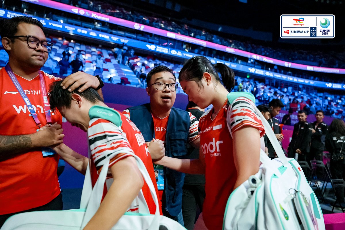 🏸#SudirmanCup2025 Semifinals

😢🇮🇩Indonesia's Siti Fadia Silva Ramadhanti &amp; Amallia Cahaya Pratiwi after their 10-21, 21-18, 15-21 defeat to Baek Ha-na/Lee So-hee of 🇰🇷South Korea in the deciding match.

#SudirmanCupFinals #Badminton #Xiamen2025