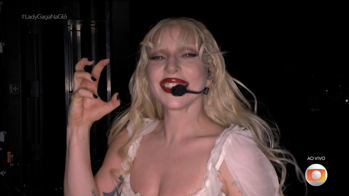 vitormoreno's tweet photo. Sem precisar dar uma única palavra #LadyGagaNaGlô https://t.co/Y6xCWoB7qJ