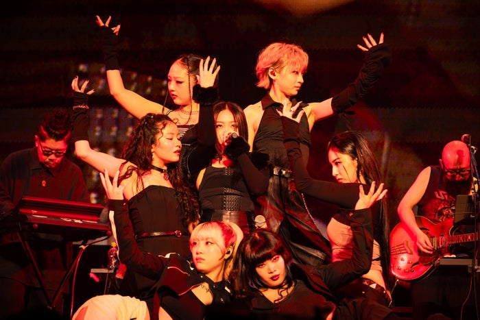 modelpress's tweet photo. HANA「VIVA LA ROCK 2025」出演
新曲「Burning Flower」サプライズ初披露🎶

6月9日にデジタルリリースも決定

🔻セットリスト
https://t.co/9wMOdRFmMI

#HANA @HANA__BRAVE https://t.co/XCnUT7CcKQ