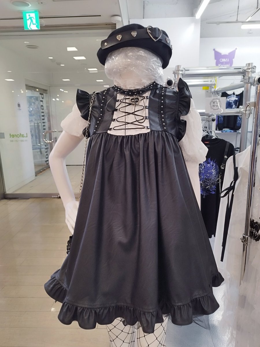 こんにちは🌟
QOOZAラフォーレ原宿店オープンしました⛓️

今日はIMVALのノースリーブワンピースをメインにコーディネート🕸️
半袖のトップスをインナーにしてレイヤードに◎

ぜひGW、遊びに来てください✨
ご来店お待ちしております🙇🏻

#クーザハラジュク #IMVAL