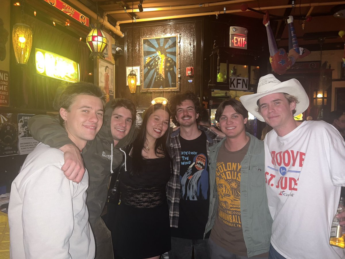 lauryuh's tweet image. my favorite band btw #lovethem #divas #theyslay #ishouldprobablystoptalkingaboutthem