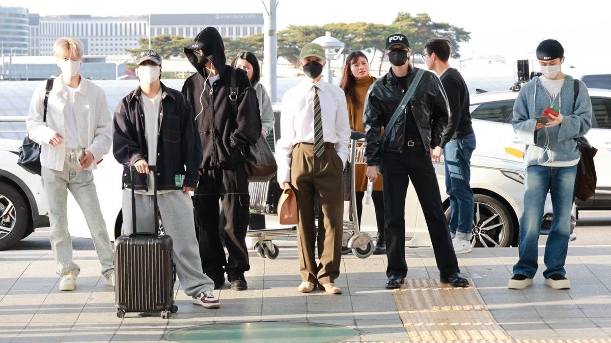 แฟชั่นหนามบินน้องดรีมวันนี้ “แล้วแต่จะคิดชีวิตคนละแบบ”