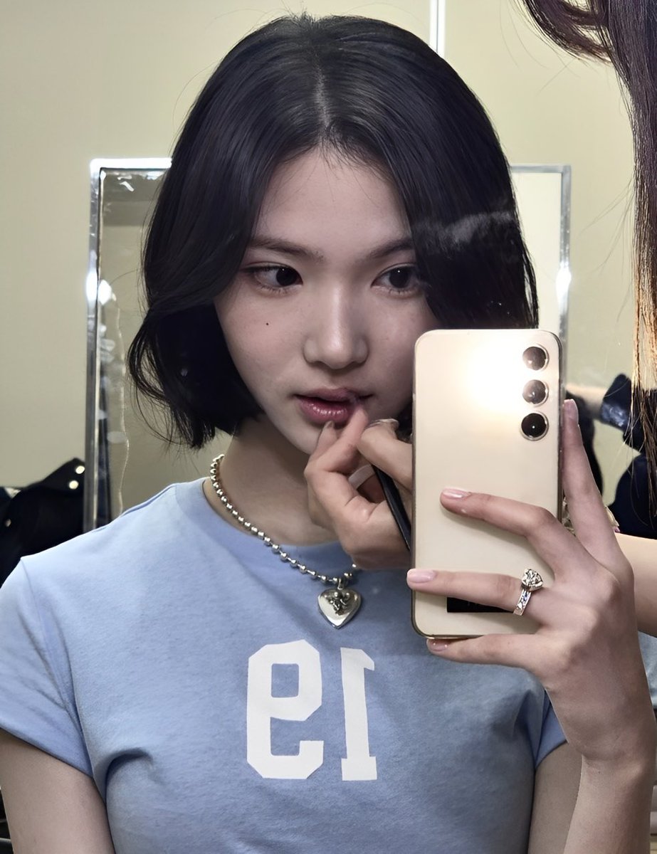 HELLO CHOI JIWOO??!!!!! 🤍