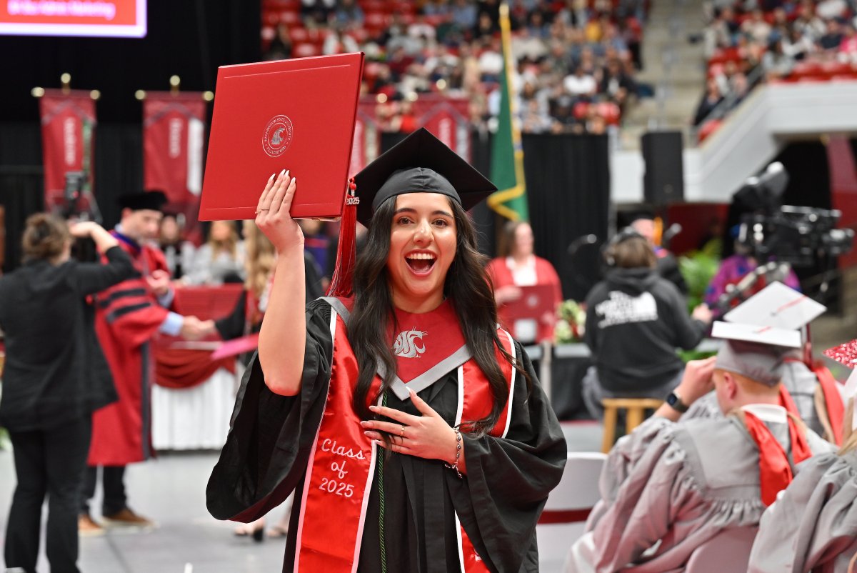 WSU Pullman (@wsupullman) on Twitter photo Congrats to our grads from <a href="/MurrowCollege/">Murrow College WSU</a>, <a href="/CarsonCollege/">WSU Carson College of Business</a> & <a href="/wsuceshs/">WSU College of Education, Sport, & Human Sciences</a> from our 3:30 p.m. #CougGrad ceremony. More pics ➡️ facebook.com/share/p/1ARwvH… 📸: Shelly Hanks, #WSU Photo Services.🎓🐾#GoCougs Congrats to our grads from <a href="/MurrowCollege/">Murrow College WSU</a>, <a href="/CarsonCollege/">WSU Carson College of Business</a> & <a href="/wsuceshs/">WSU College of Education, Sport, & Human Sciences</a> from our 3:30 p.m. #CougGrad ceremony. More pics ➡️ facebook.com/share/p/1ARwvH… 📸: Shelly Hanks, #WSU Photo Services.🎓🐾#GoCougs