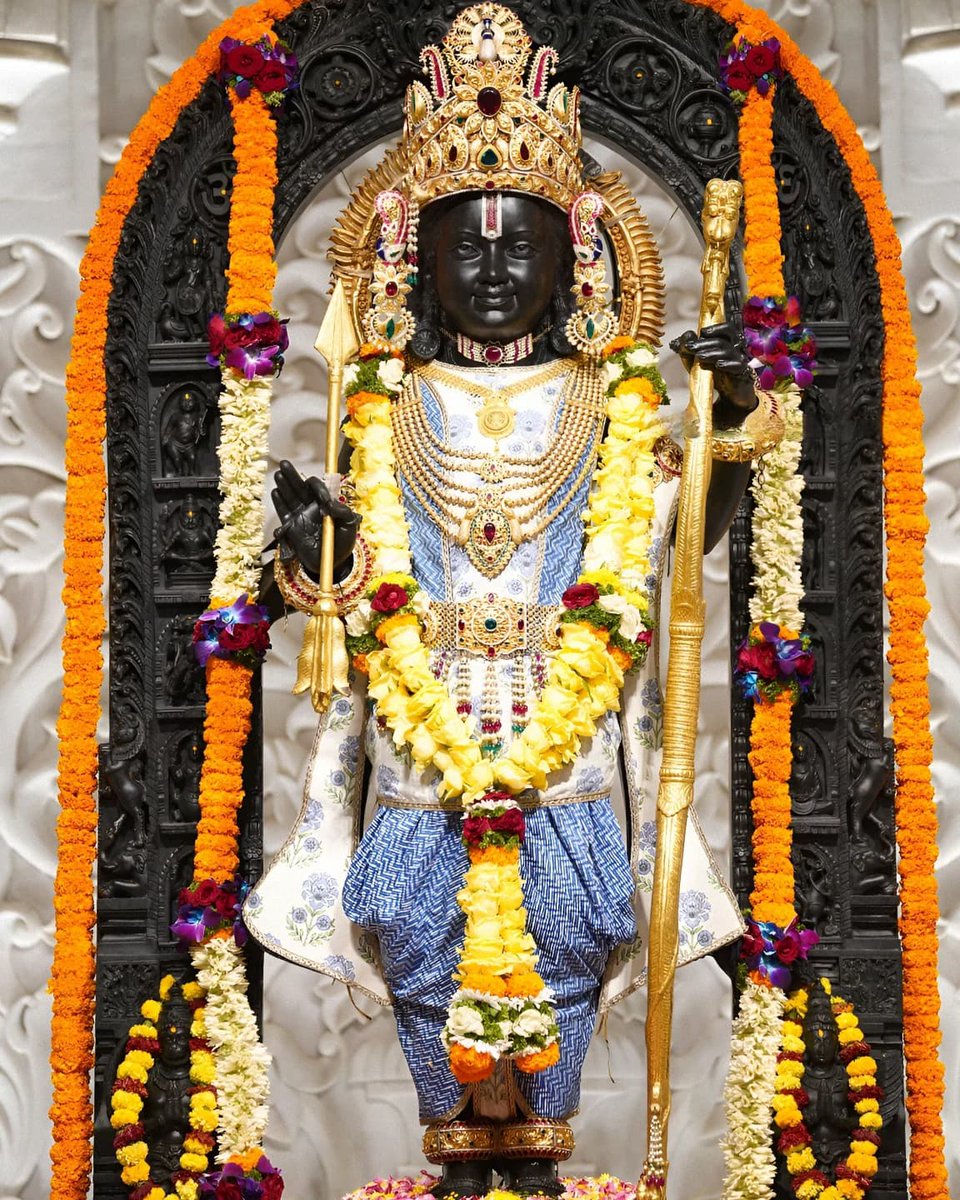 Lata Agarwal (@_shreeju) on Twitter photo рдЬрдп рд╢реНрд░реА рд░рд╛рдо ЁЯЩПЁЯП╗тЭгя╕П
рдЖрдк рд╕рднреА рдХреЛ рд╕реБрдкреНрд░рднрд╛рдд ЁЯЩПЁЯП╗ЁЯШК
рд╣рдорд╛рд░рд╛ рдпрд╣рд╛рдБ рдХреБрдЫ рднреА рдирд╣реАрдВ рдпреЗ рд╣рдо рдЬрд╛рдирддреЗ рд╣реИрдВ рдПрдХ рдкрд▓ рдХрд╛ рднреА рднрд░реЛрд╕рд╛ рдирд╣реАрдВ...рдлрд┐рд░ рднреА рд╣рдо рджрд┐рди рд░рд╛рдд рдореИрдВ, рдореЗрд░рд╛ рдХрд░рддреЗ рд╣реИрдВ рдмрд╕ рдпрд╣реА рднреГрдо рдореЗрдВ рдЬрд┐рдВрджрдЧреА рдЧреБрдЬрд╛рд░ рджреЗрддреЗ рд╣реИрдВ, рдХреИрд╕реА рдпреЗ рдкреНрд░рднреВ рдЖрдкрдХреА рдорд╛рдпрд╛ рдореЗрдВ рд╣рд░ рдХреЛрдИ рдЙрд▓рдЭрд╛ рд╣реИ....ЁЯМ╣ЁЯМ╣ЁЯМ╣ рдЬрдп рд╢реНрд░реА рд░рд╛рдо ЁЯЩПЁЯП╗тЭгя╕П
рдЖрдк рд╕рднреА рдХреЛ рд╕реБрдкреНрд░рднрд╛рдд ЁЯЩПЁЯП╗ЁЯШК
рд╣рдорд╛рд░рд╛ рдпрд╣рд╛рдБ рдХреБрдЫ рднреА рдирд╣реАрдВ рдпреЗ рд╣рдо рдЬрд╛рдирддреЗ рд╣реИрдВ рдПрдХ рдкрд▓ рдХрд╛ рднреА рднрд░реЛрд╕рд╛ рдирд╣реАрдВ...рдлрд┐рд░ рднреА рд╣рдо рджрд┐рди рд░рд╛рдд рдореИрдВ, рдореЗрд░рд╛ рдХрд░рддреЗ рд╣реИрдВ рдмрд╕ рдпрд╣реА рднреГрдо рдореЗрдВ рдЬрд┐рдВрджрдЧреА рдЧреБрдЬрд╛рд░ рджреЗрддреЗ рд╣реИрдВ, рдХреИрд╕реА рдпреЗ рдкреНрд░рднреВ рдЖрдкрдХреА рдорд╛рдпрд╛ рдореЗрдВ рд╣рд░ рдХреЛрдИ рдЙрд▓рдЭрд╛ рд╣реИ....ЁЯМ╣ЁЯМ╣ЁЯМ╣