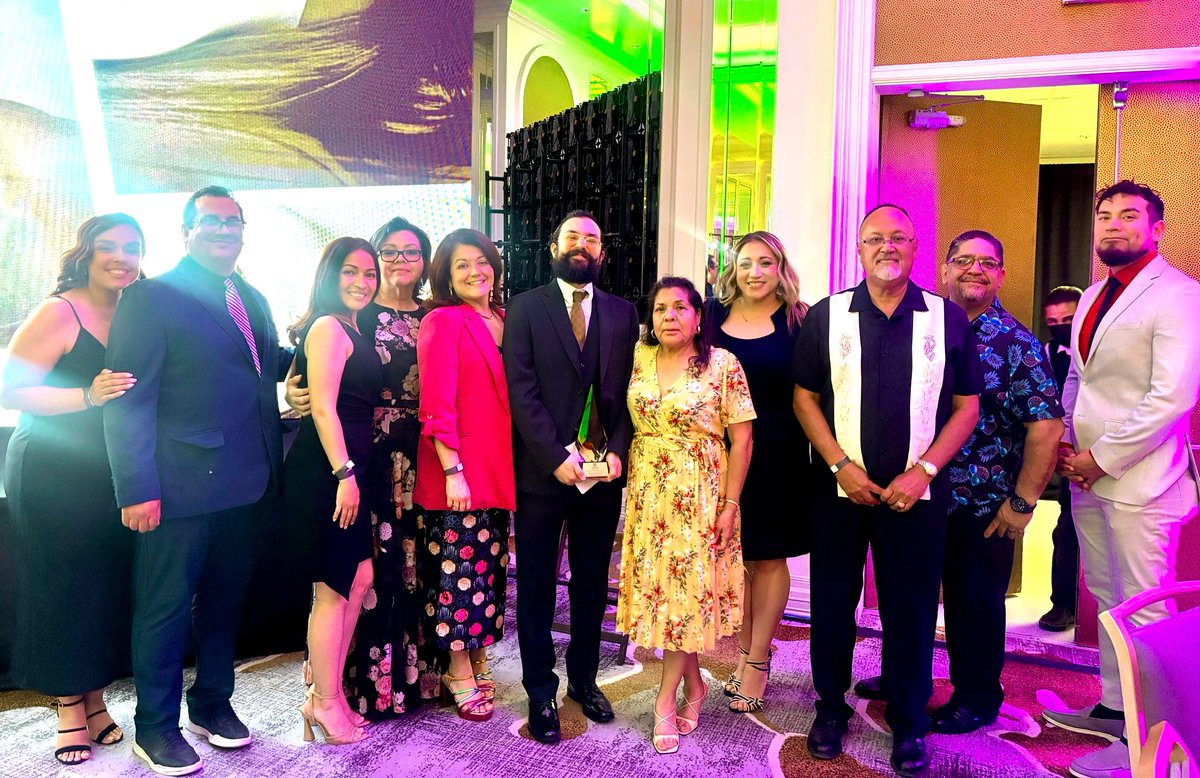 VHairston_DVHS's tweet image. There&apos;s always something to celebrate at Del Valle HS, but this weekend has brought EXTRA reasons to cheer!
➡️ Baseball: Bi-District Champs ⚾️
➡️ Softball: Area Champs 🥎
➡️ YISD Secondary TOY 🍎
➡️ A beautiful Senior Mass ✨
#OFOD #ItsWhatWeDo @DVHSYISD