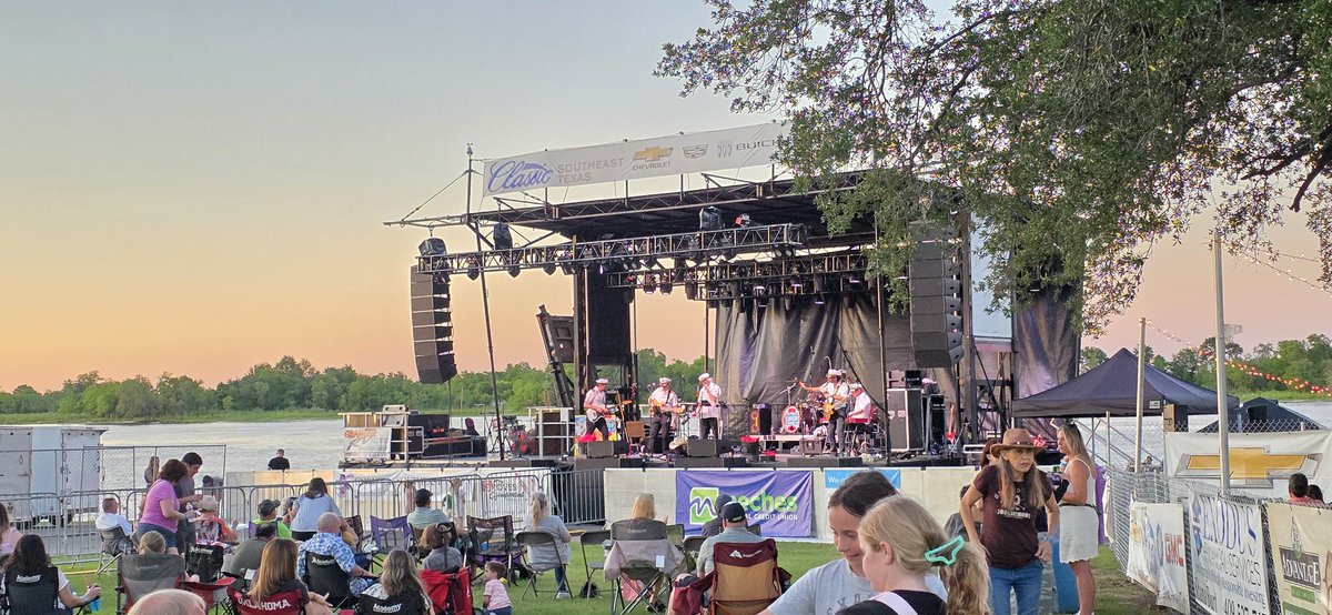 blakehopper's tweet image. Catalina Wine Mixer, Southeast Texas&apos; Ultimate Yacht Rock Experience, live from the White Trash Coachella on the Neches River. &quot;Stunting is a habit&quot; indeed