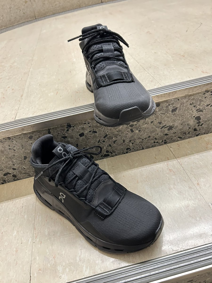 OnKYOTObyK's tweet photo. 《Cloudnova2 》メンズ♂All Blackあり📦
¥20,900
足入れがしやすくソフトなフィット感で
なめらかで弾むような履き心地☁️

快適さが​​​​​​詰まった​​​​​​sneakersです🍦

シンプルなデザインとカラーので
どんなコーディネートにも合わせやすい
#藤井大丸6F
#昂跑 #京都
#cloudnova
#cloudnova2
#on https://t.co/Mh9pXM76WY