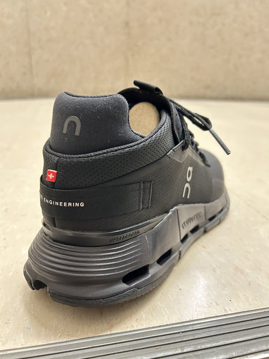 OnKYOTObyK's tweet photo. 《Cloudnova2 》メンズ♂All Blackあり📦
¥20,900
足入れがしやすくソフトなフィット感で
なめらかで弾むような履き心地☁️

快適さが​​​​​​詰まった​​​​​​sneakersです🍦

シンプルなデザインとカラーので
どんなコーディネートにも合わせやすい
#藤井大丸6F
#昂跑 #京都
#cloudnova
#cloudnova2
#on https://t.co/Mh9pXM76WY