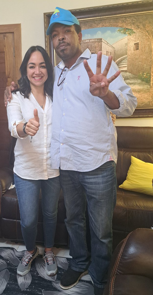 Cuando me tomé esa foto con la queridisima compañera <a href="/FarideRaful/">Faride Raful</a> le comenté delante de <a href="/maximo_aristy/">Maximo Aristy C.</a> <a href="/CholitinDuluc/">Rafael Barón Duluc</a> <a href="/Eliasbaezd/">Elías Báez🇩🇴</a> <a href="/JRHGarrigo/">Juan Ramon Herrera Garrigo</a> <a href="/Francisprmnn/">Francis Morillo</a> <a href="/malejandrocast/">Manuel Alejandro Castillo</a> que probablemente iría a saludarle al despacho del <a href="/MIREXRD/">Cancillería de República Dominicana</a> entendía que sería una excelente canciller,