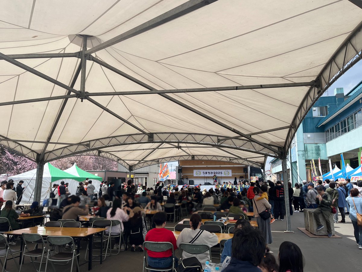 banei_tokachi's tweet image. ゴールデンウイークイベント🌸
行楽日和になりました☺️　十勝のグルメ、各種ステージが盛りだくさんの「うまちか」2日目です。17時まで🍴

素敵なゴールデンウイークをお過ごしください😊
#帯広競馬場
#ExclamatioN