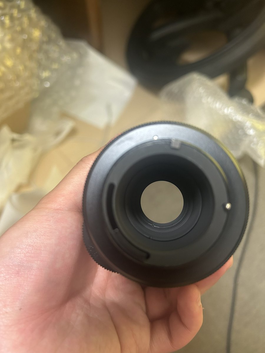 ヤフオク1円落札レンズ届きました
曇りはないけれど絞りがちょっとだけ難あり
マニュアルなら撮れそうです