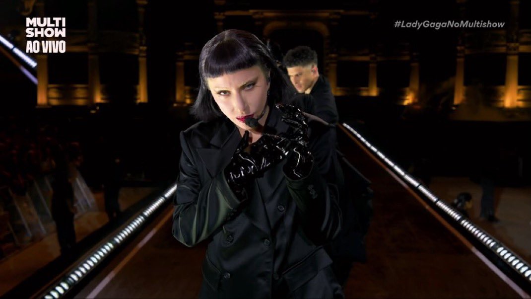 SeriesBrasil's tweet image. Lady Gaga sobre os brasileiros:

"O senso de comunidade aqui é tão puro. Eu sinto o quanto a música vale para vocês. Da última vez que estive aqui viramos amigos, mas agora posso garantir que SOMOS UMA FAMÍLIA." #LadyGagaNaGlô