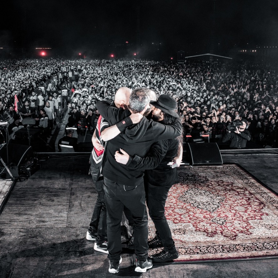 arroba_gerzon's tweet image. Argentina: Así se vivió algunas canciones de System Of A Down durante su concierto en el estadio Vélez.

Con este show en territorio argentino, SOAD cierra su gira en países sudamericanos de habla hispana. La próxima presentación será en Curitiba (Brasil) el siguiente 06 de mayo.