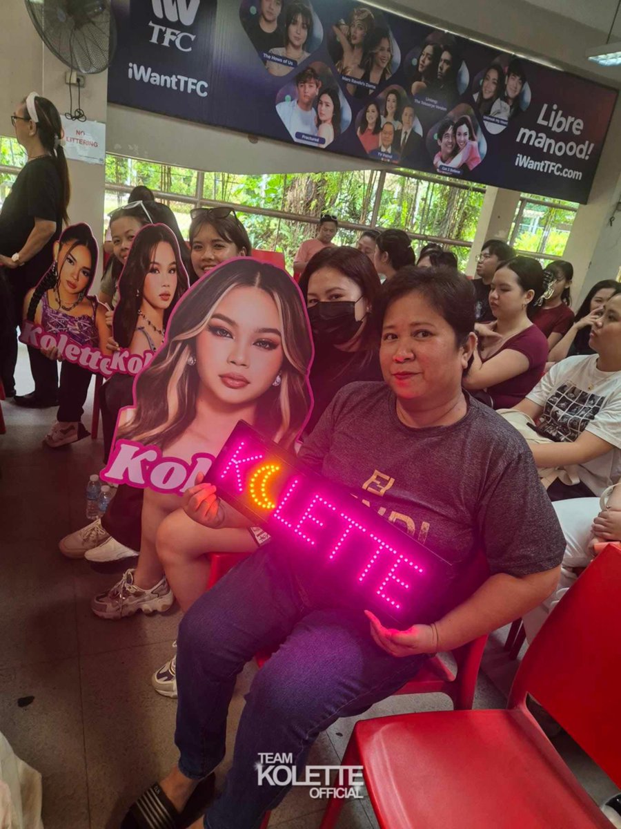 TeamKoletteOfc's tweet photo. Our Team Live for today!

Two of them are from GenSan, an OFW from Singapore, our very own Mommy Che, MOJ representative behind the cam.

KOLETTE OWNS RHYTHM 
#KoletteTakesOver https://t.co/o7DkeYxJUT