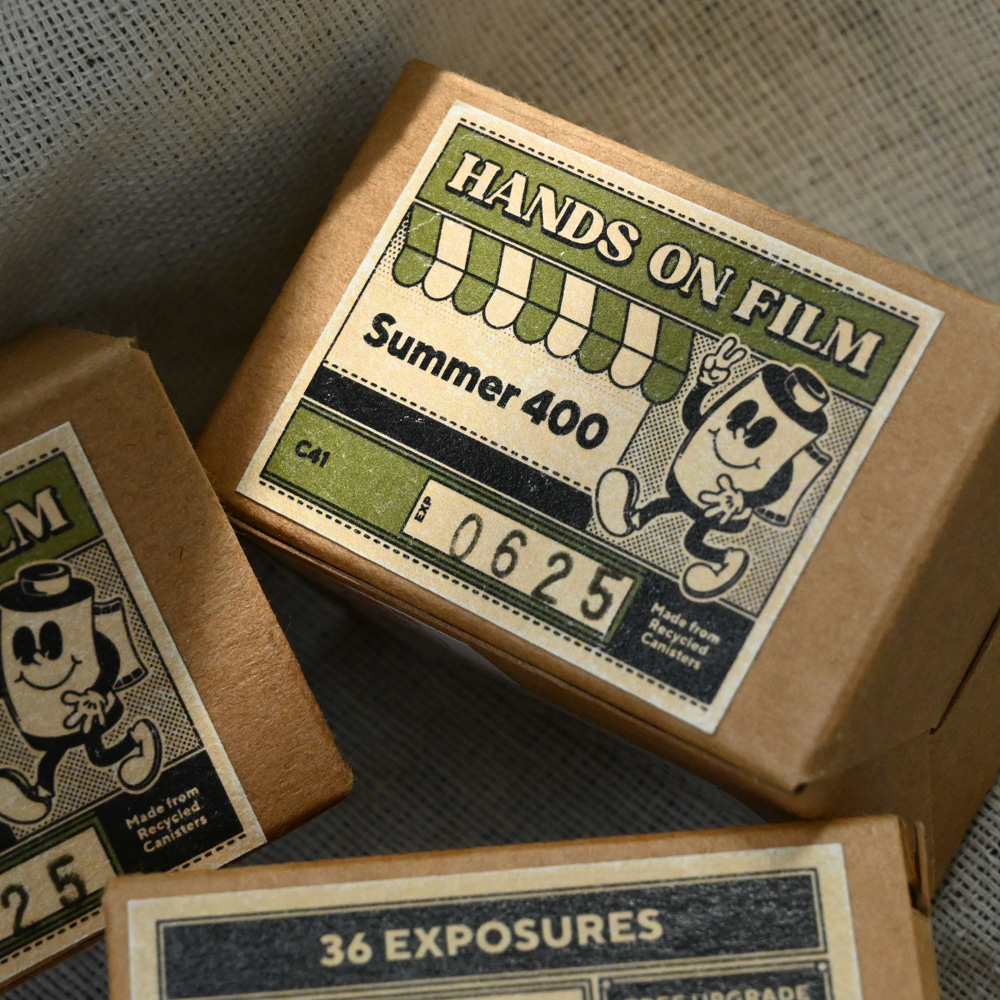 champcamera's tweet image. #Summer400 by #青葉台 店

シンガポールの現像所『Hands on Film』の「Summer 400」
名前の通り、夏に似合う爽やかな印象の一本です！
#ISO400 なので日中、室内、夜景など色々なシーンで使えるおススメの #フィルム です(^^)
(作例はSHIO様よりご提供)
#フィルム写真
champcamera.co.jp/topics/?id=ao_…