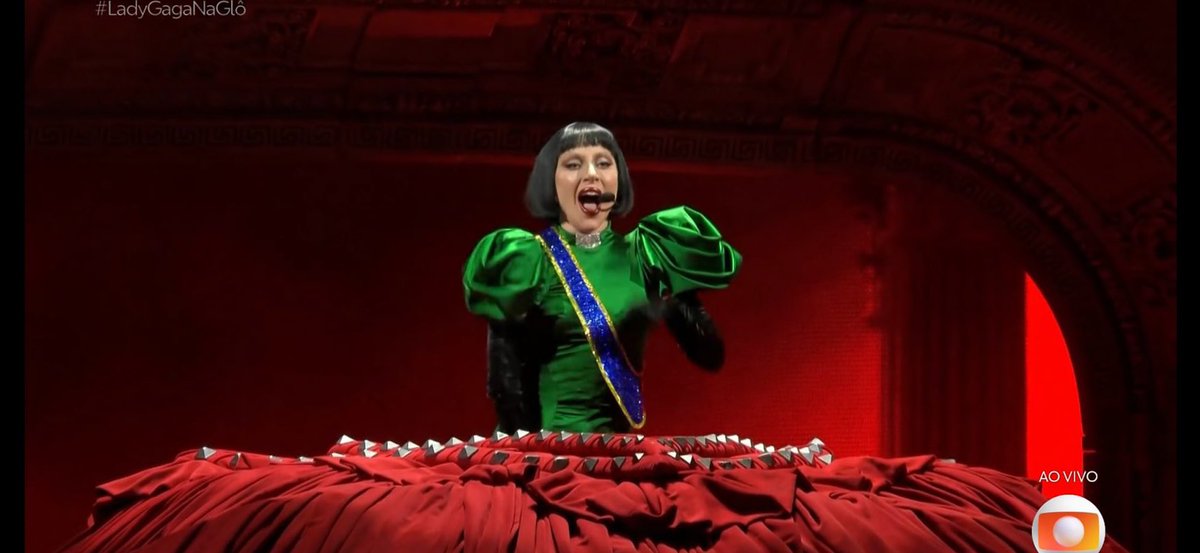 updatecharts's tweet image. 🚨 Chega ao fim o show HISTÓRICO de Lady Gaga em Copacabana!

Após quase 13 anos desde a última vez no país, a artista retorna para fazer a maior performance de sua carreira. OBRIGADA PELA HONRA DE TER VOCÊ COMO CANTORA, GAGA! 🥹🇧🇷