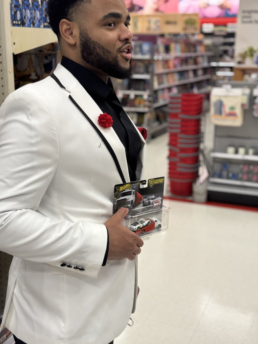 The Six Foot Problem 🩵 tweet media