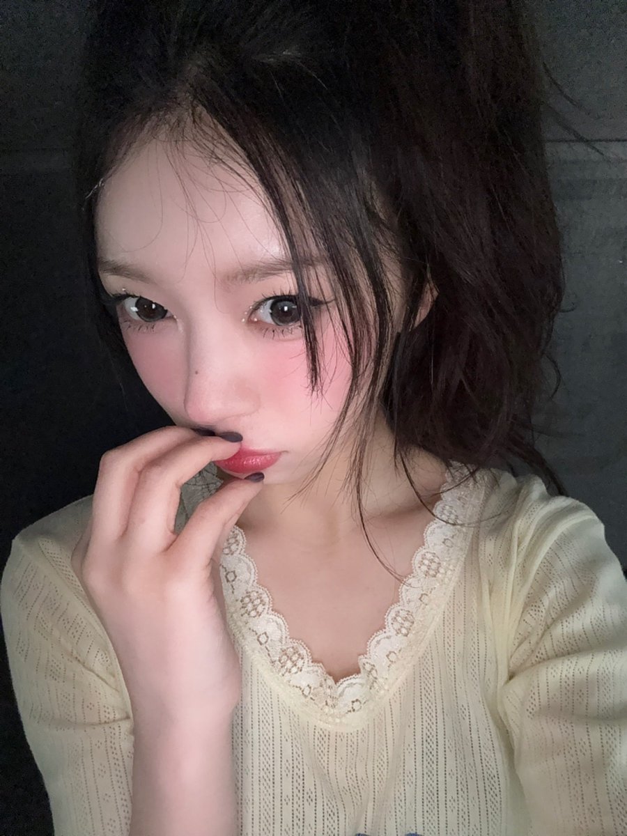 250504 위버스 포스트 #모카

트렌드 웨이브 날씨가 조금 추웠는데 와주신 모든 분들 너무너무 감사했오요~~😚 덕분에 재밌게 무대 했어요✨