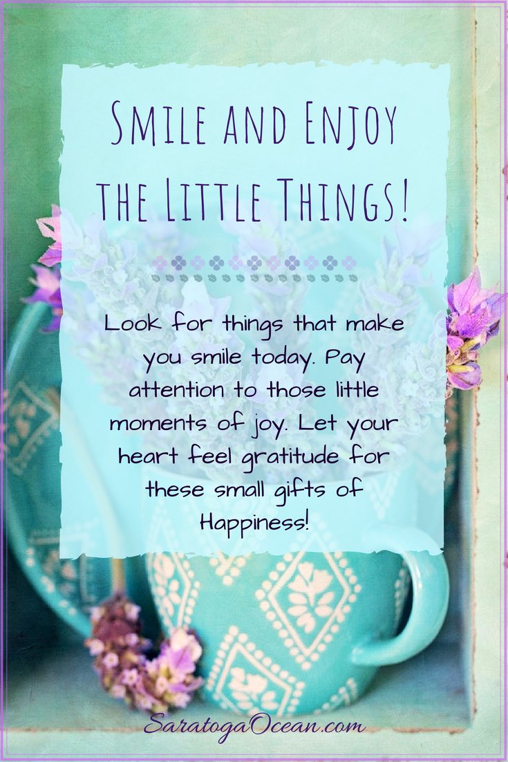 Sunday Friendly Reminder… Smile &amp; enjoy the little things. Look for things that make you smile today. Pay attention to those little moments of joy. Let your heart feel gratitude for these small gifts of happiness! 🙌😊 #SelfCareSunday #SundayMorning #BeHappy #EnjoyLife